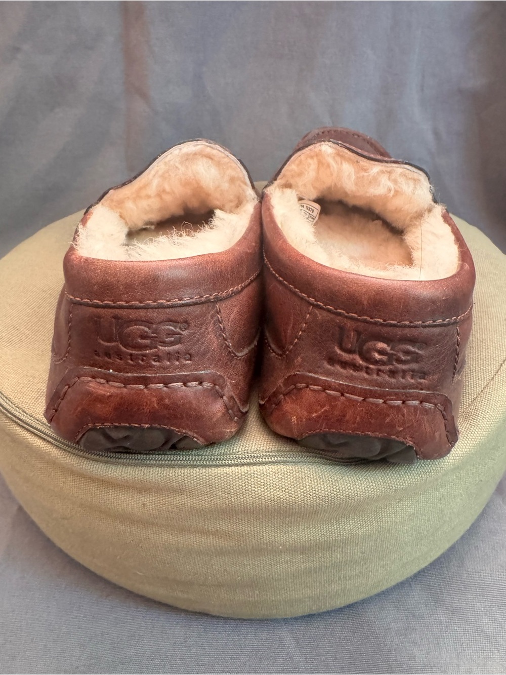 Ugg leather with sheepskin insulated slippers - Picture 3 of 8